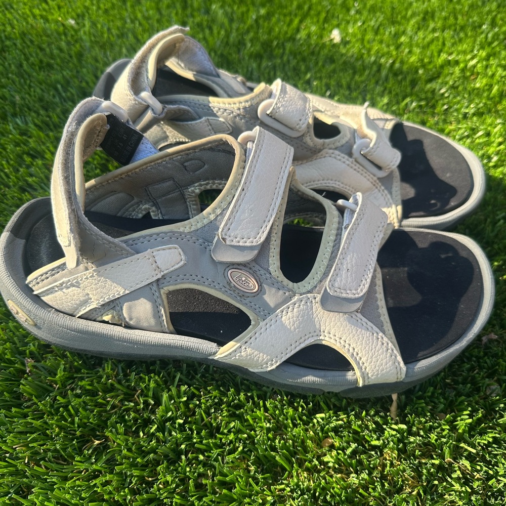 BITE GOLF WOMEN’S TEMPO OS G GOLF SANDAL SAND ALMOND BLACK SIZE 10